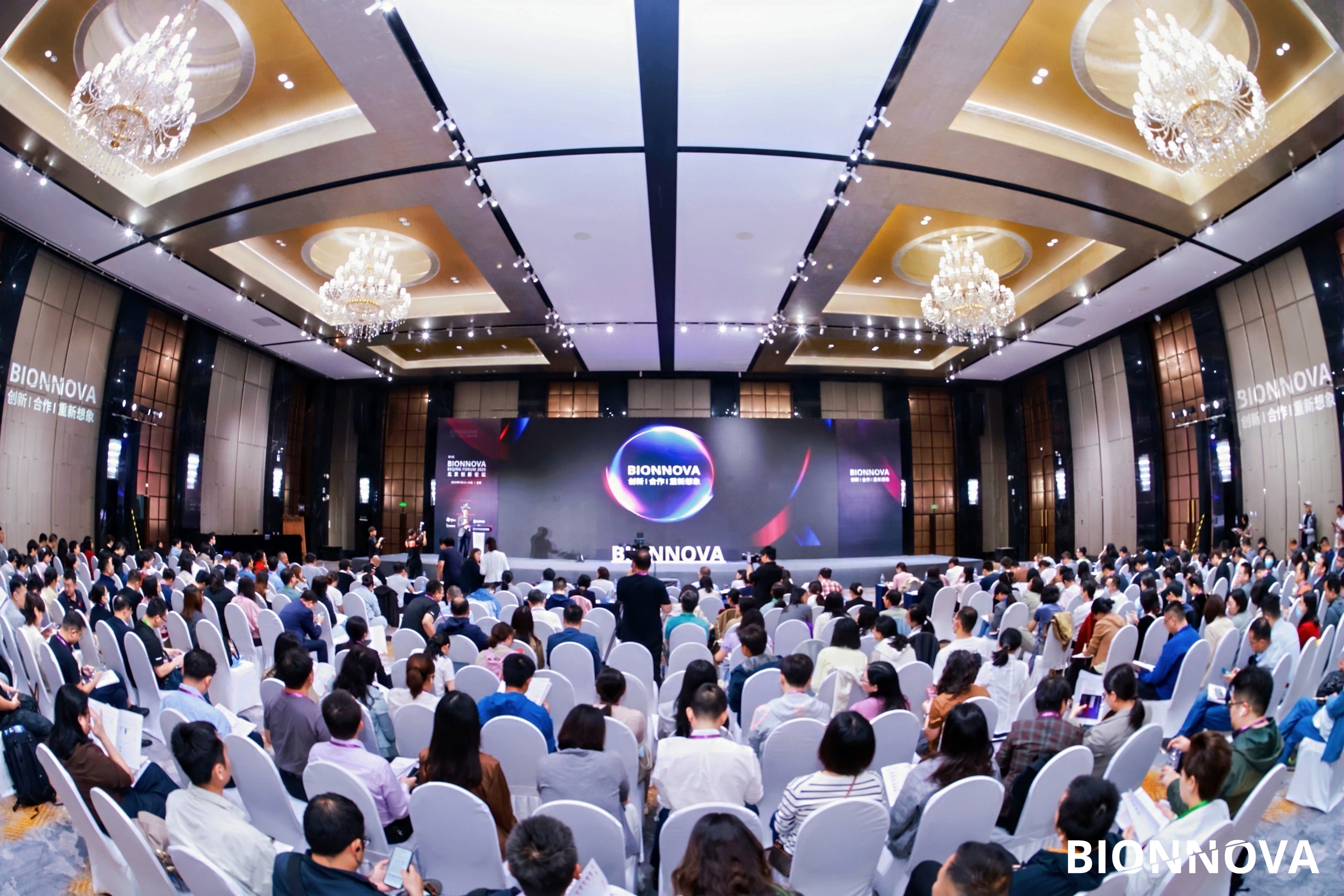 MediumBank Showcases Global Vision at BPI 2025 and BIONNOVA 2025(图2)